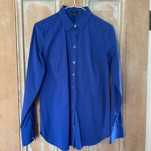 Ann Taylor Women's Blue Botton Down Shirt Size 6